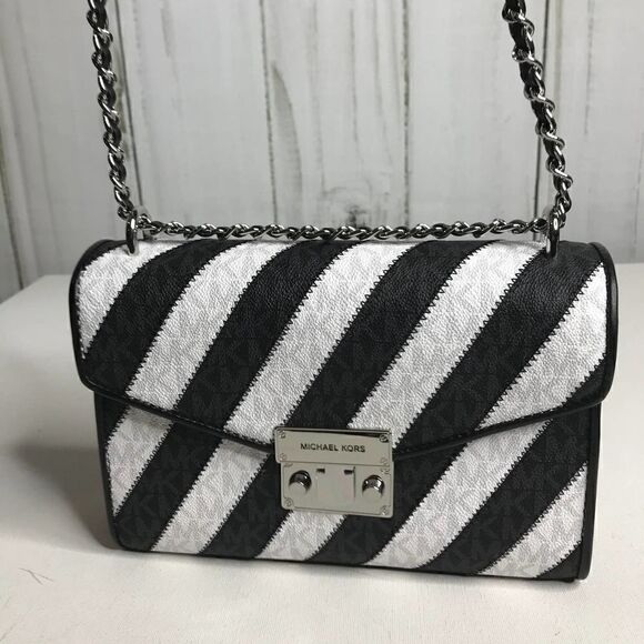 Michael Kors Medium Rose Flap Shoulder Bag NWT - Picture 2 of 8